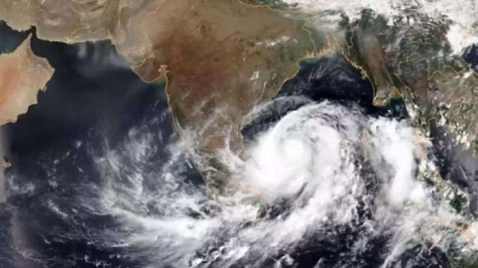 Cyclone Hamoon: भीषण चक्रवाती तूफान में बदला 'हामून', 110 KM प्रतिघंटे तक पहुँच सकती है रफ़्तार