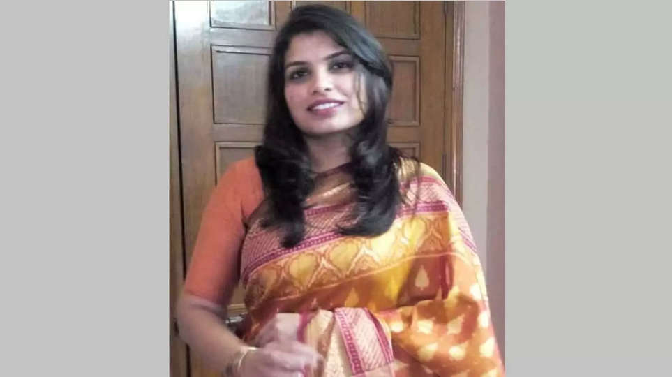 IAS Anuradha Pal: उत्तराखंड के बागेश्वर की DM के खिलाफ जांच के आदेश