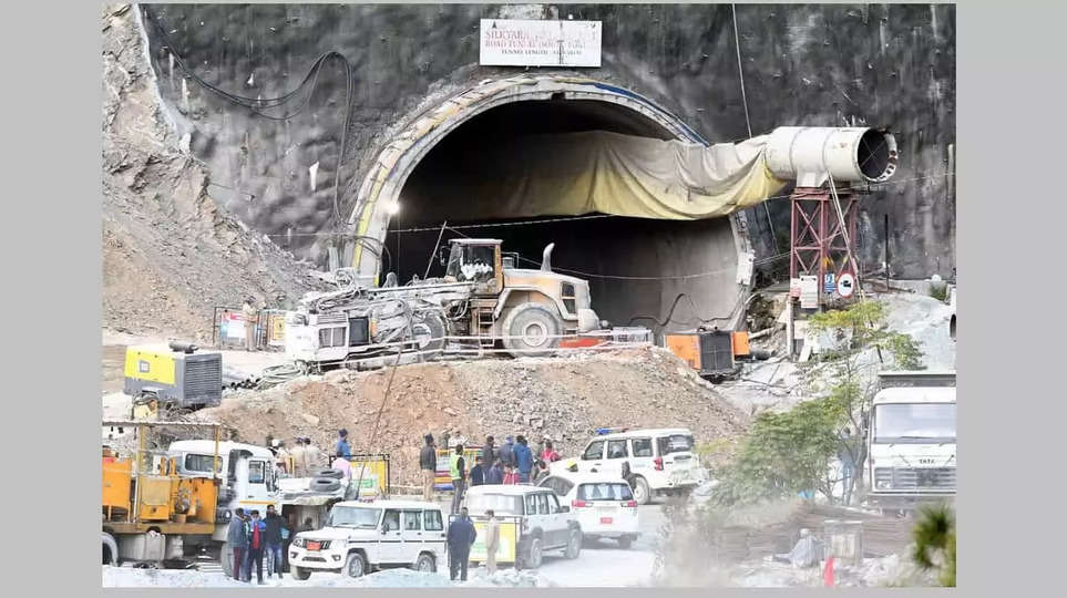 Uttarakhand Uttarkashi Tunnel Accident: लगातार छठें दिन जारी है 40 मजदूरों को बाहर निकालने की जंग